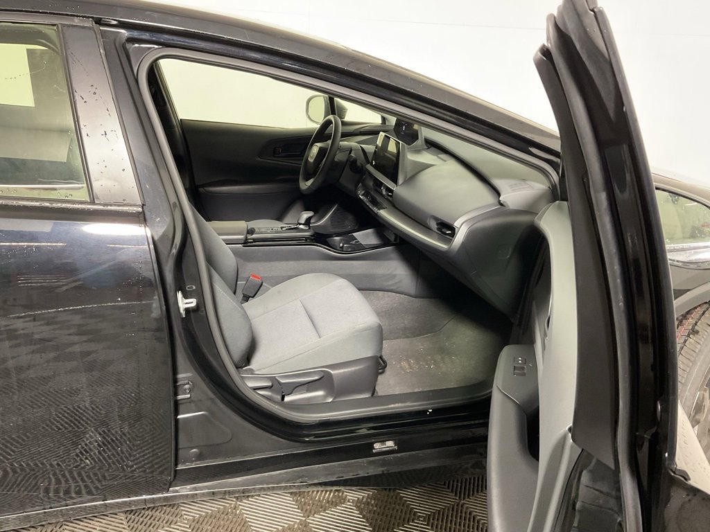 Used 2025 Toyota Prius LE image 35