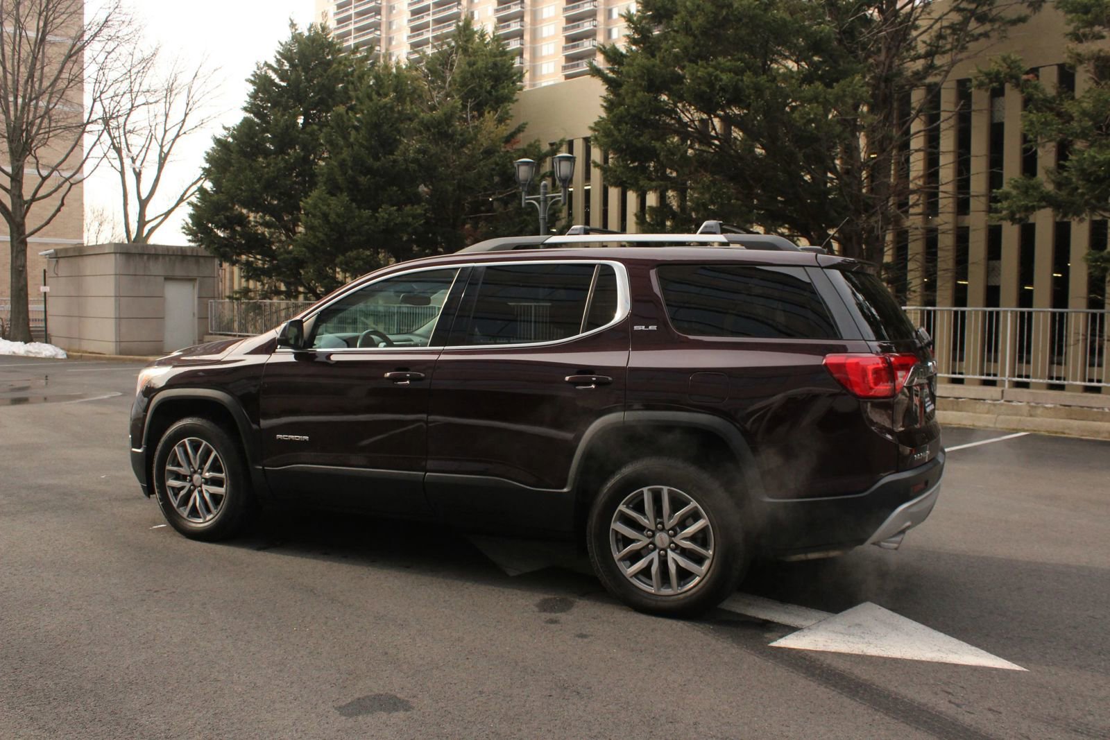 Used 2017 GMC Acadia SLE w/ Driver Alert Package I AWD/4WD image 9