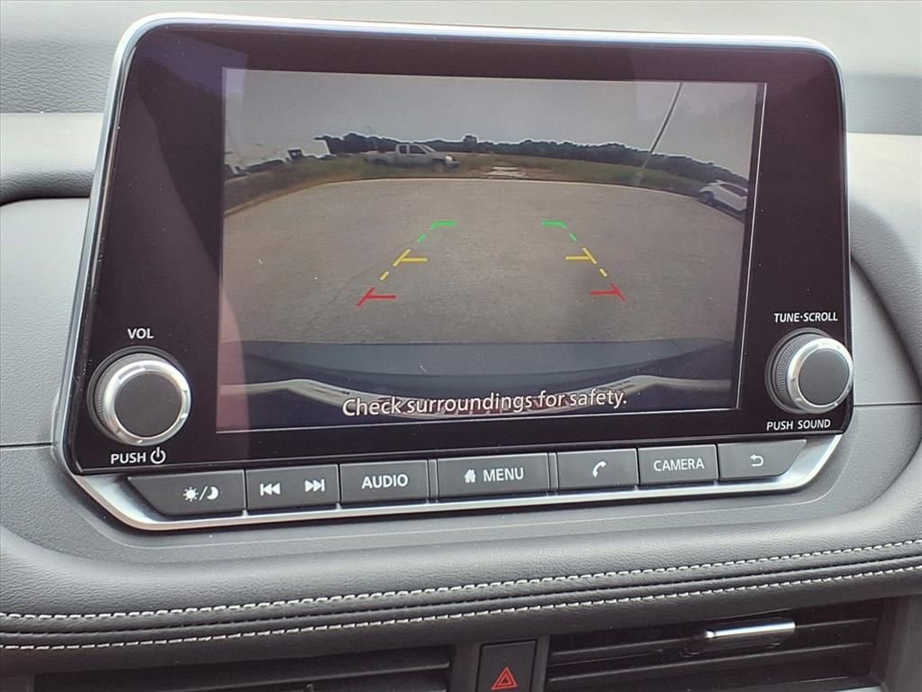 Used 2024 Nissan Rogue SV image 9