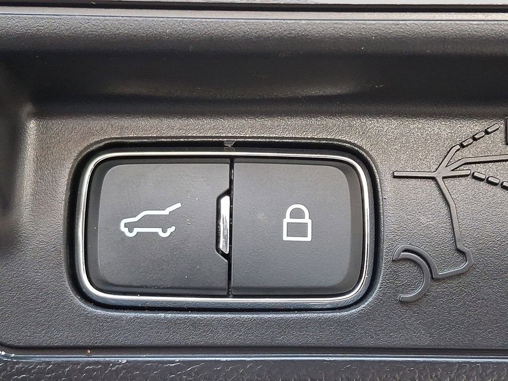 Used 2025 Ford Explorer Active image 29