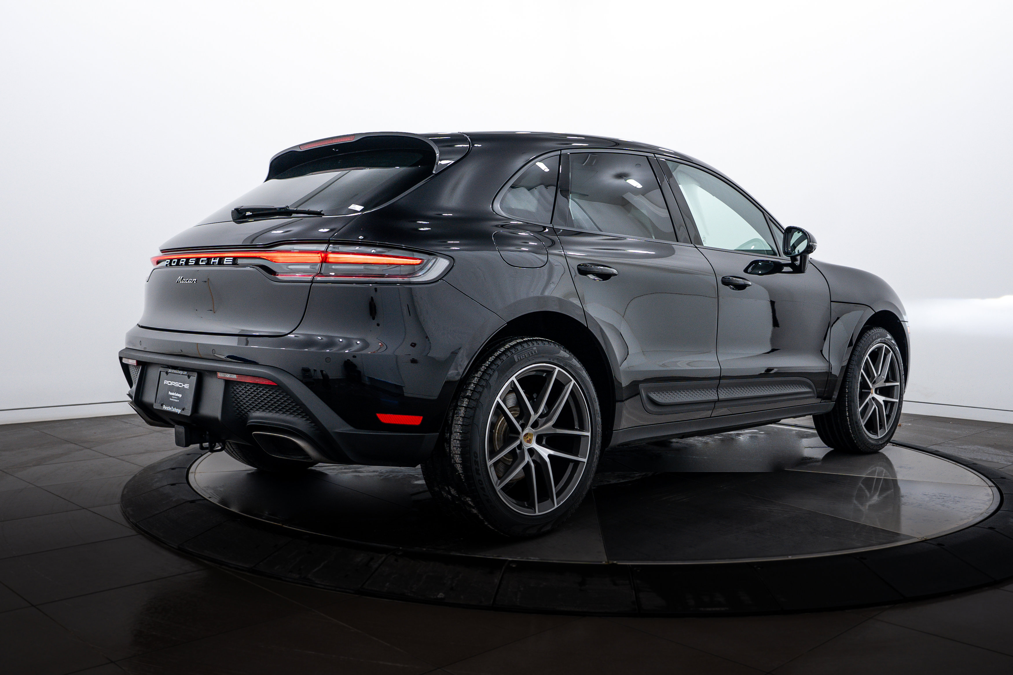 Certified 2026 Porsche Macan AWD/4WD image 7