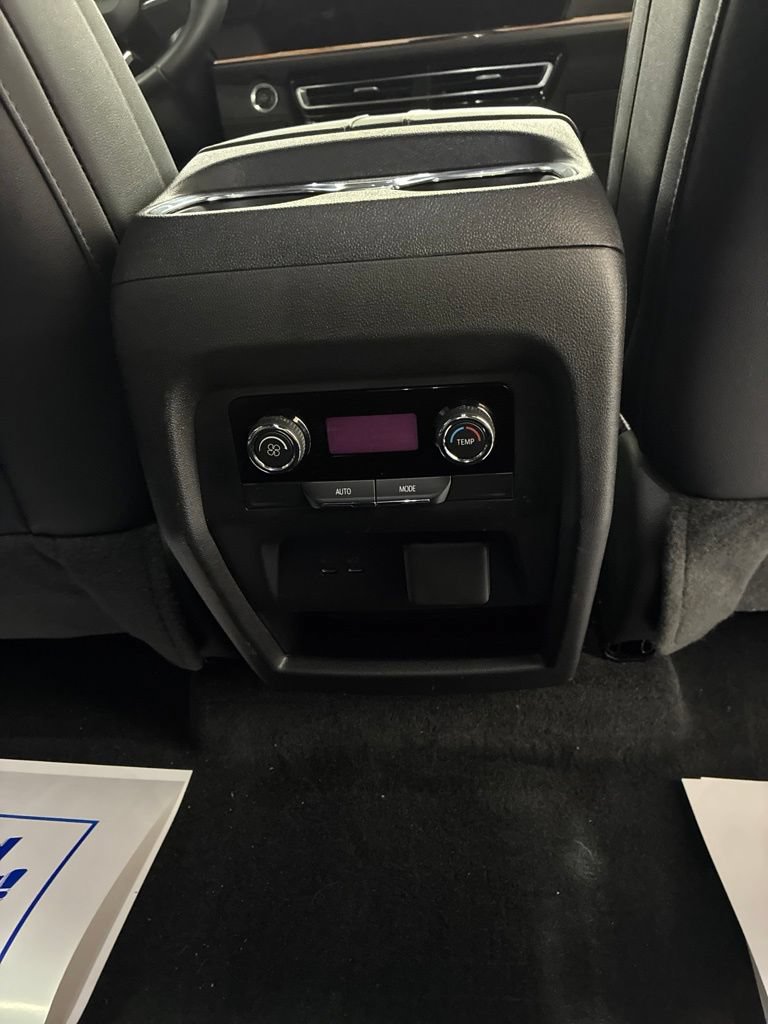 Used 2025 Chevrolet Traverse Z71 w/ Driver Confidence Package AWD/4WD image 26