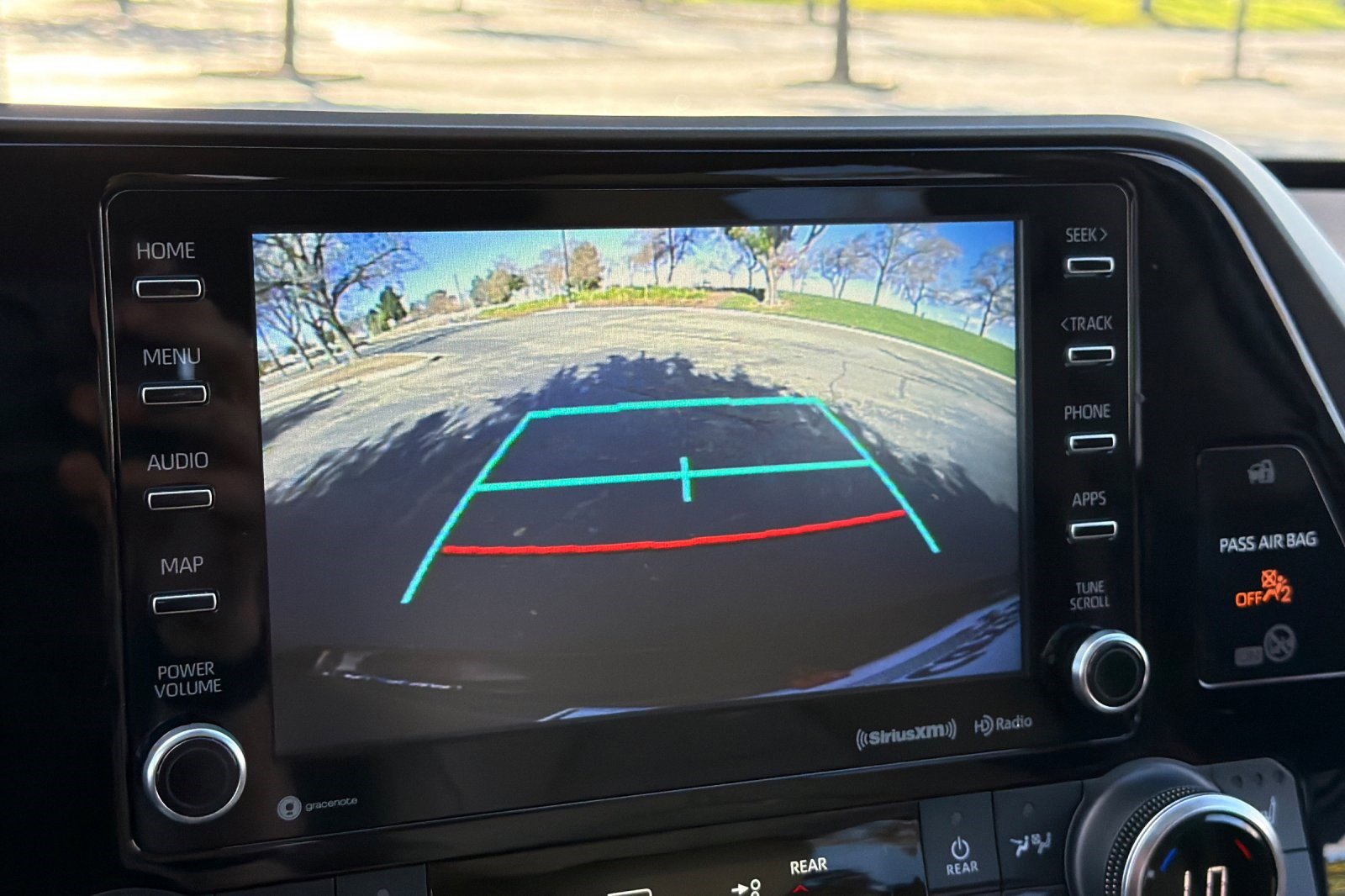 Used 2022 Toyota Highlander XLE image 26