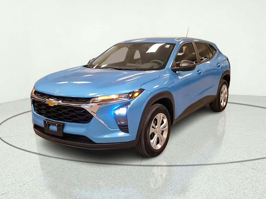 Used 2026 Chevrolet Trax LS FWD image 1