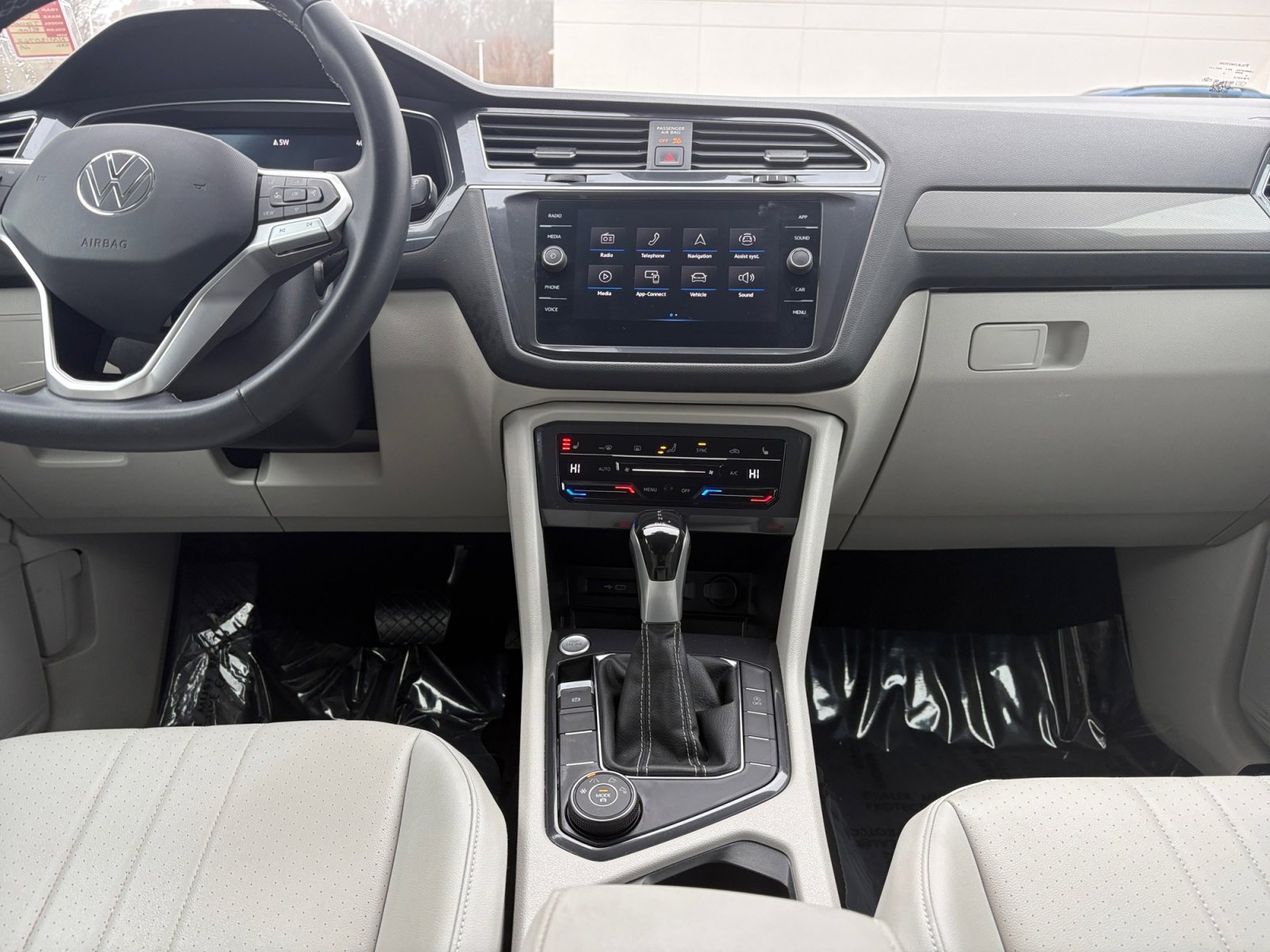 Used 2022 Volkswagen Tiguan SE image 4