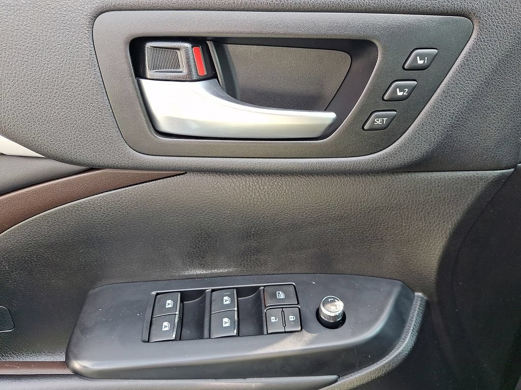 Used 2019 Toyota Highlander Limited AWD/4WD image 17