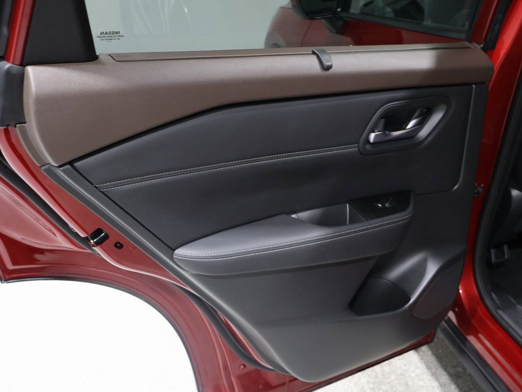 Used 2023 Nissan Rogue SV w/ SV Premium B Package image 22