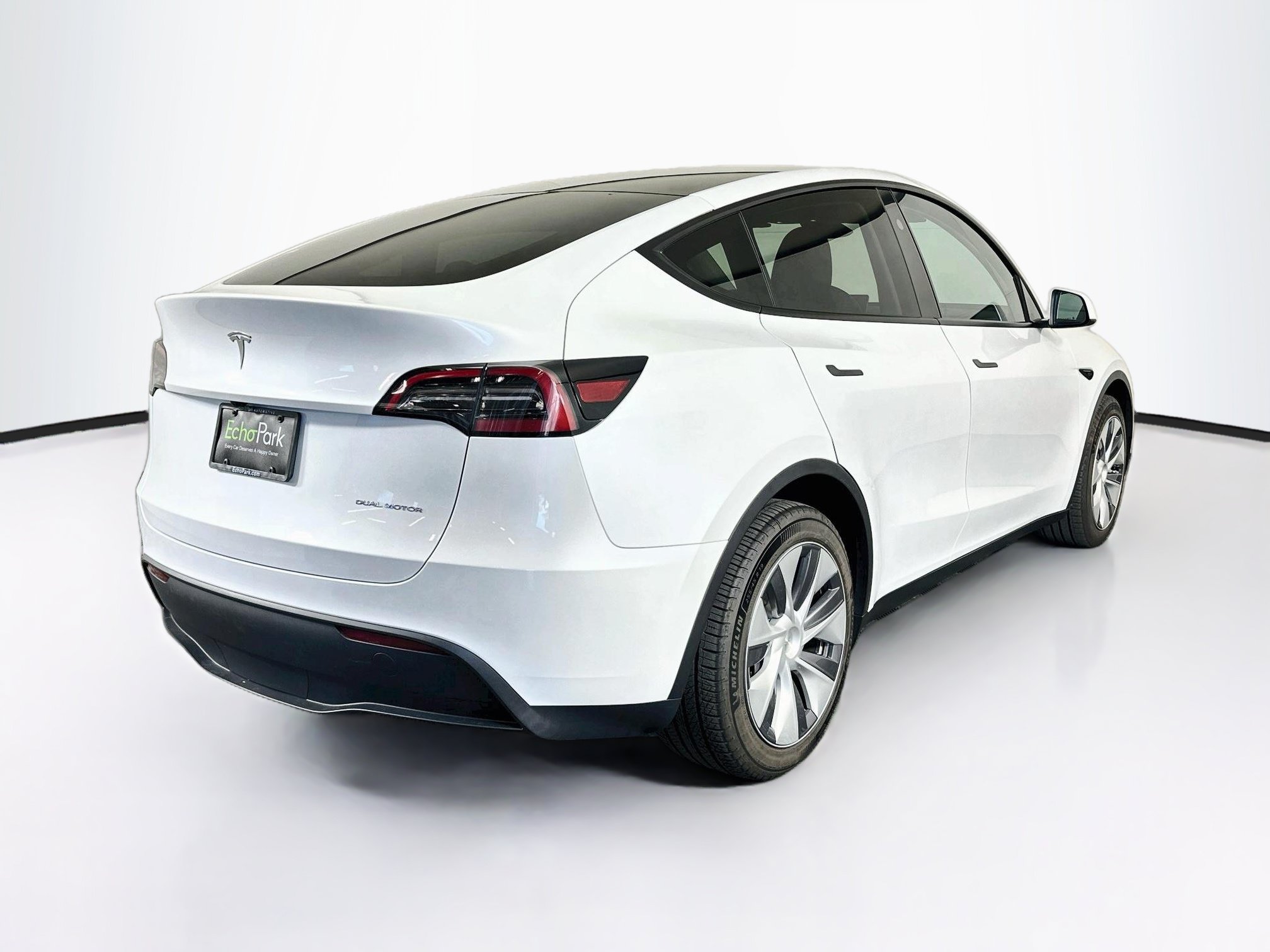 Used 2024 Tesla Model Y Long Range AWD/4WD image 9
