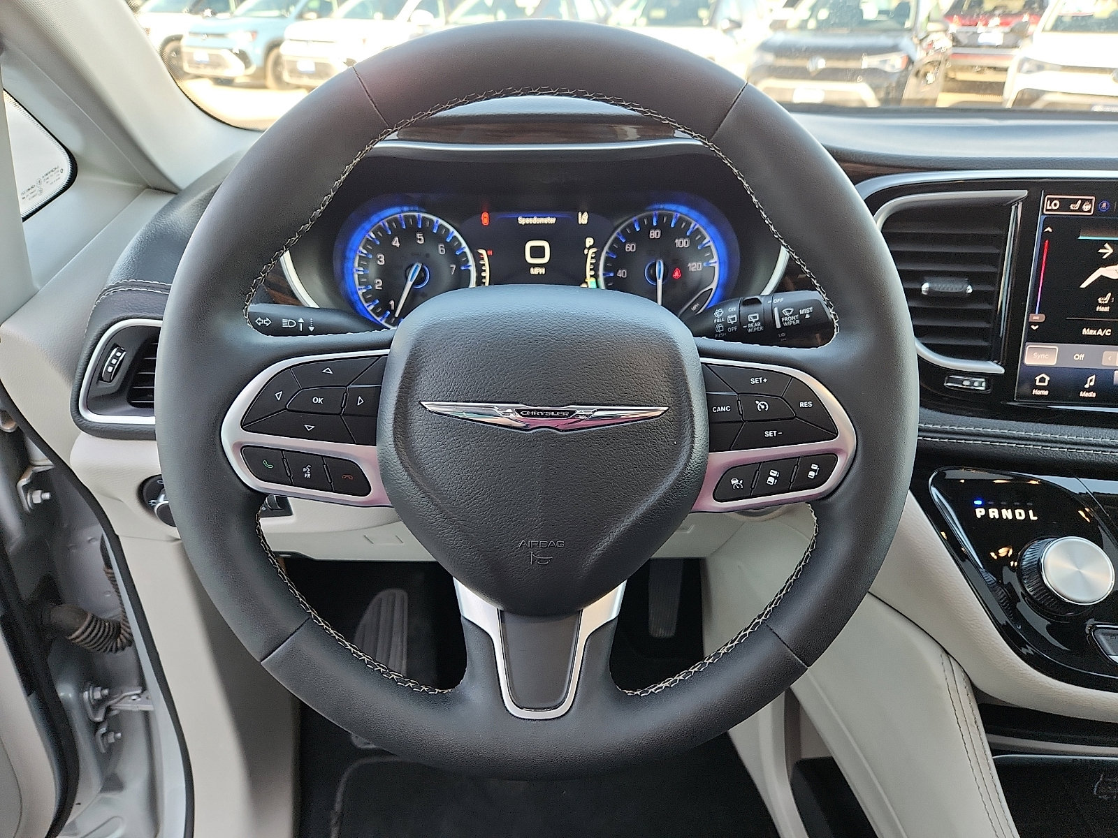 Used 2024 Chrysler Pacifica Limited image 16