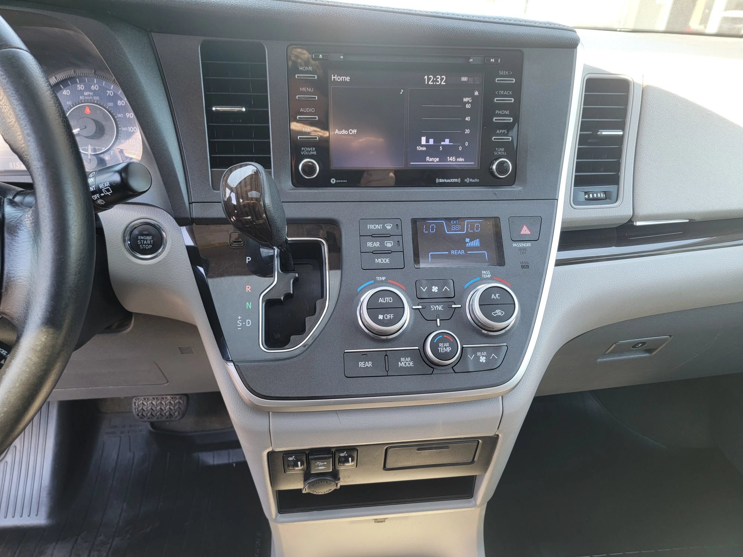Used 2020 Toyota Sienna XLE AWD/4WD image 21
