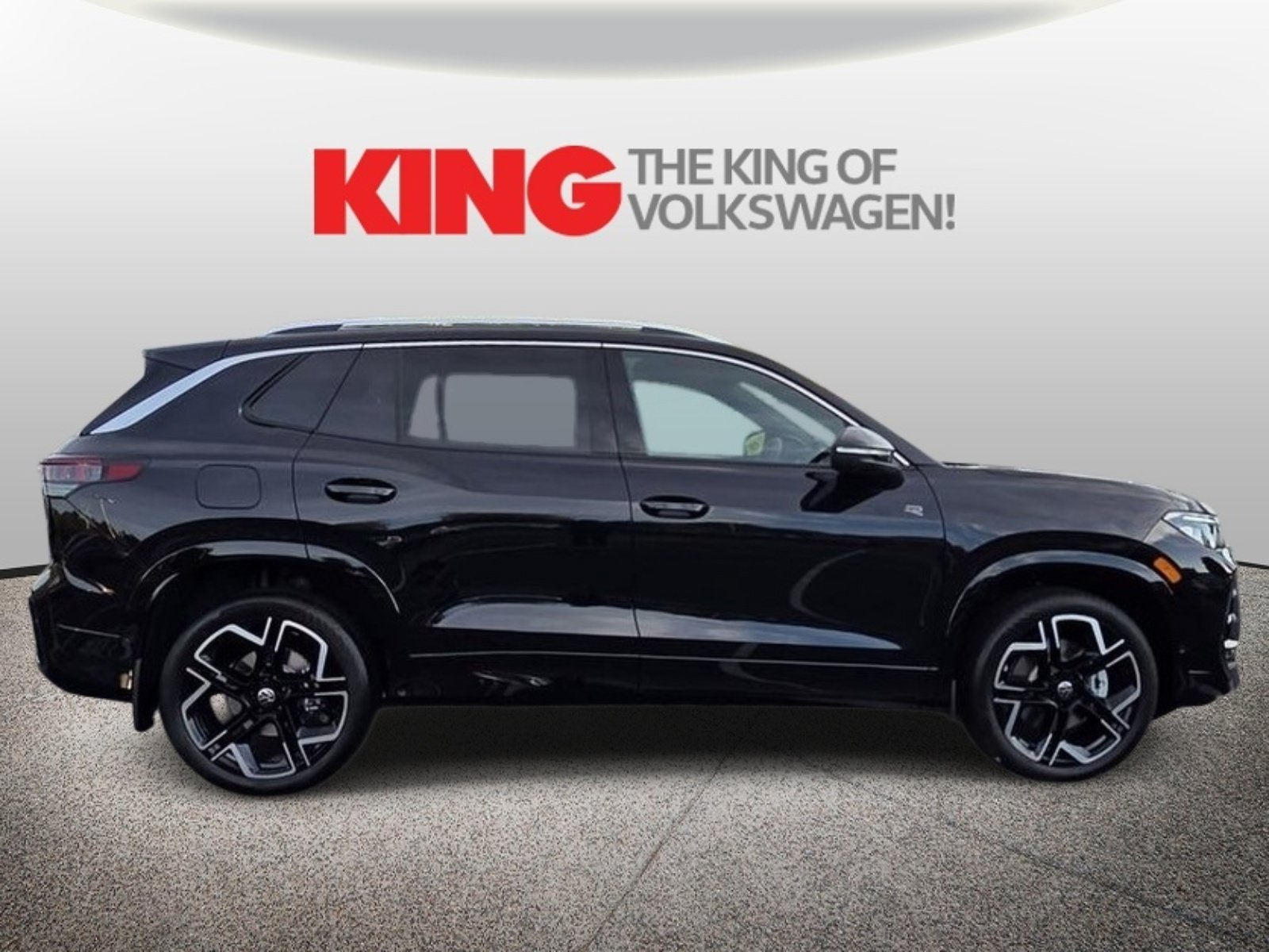 New 2026 Volkswagen Tiguan SEL R-Line AWD/4WD image 2