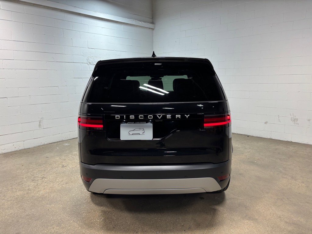 Used 2025 Land Rover Discovery S image 8