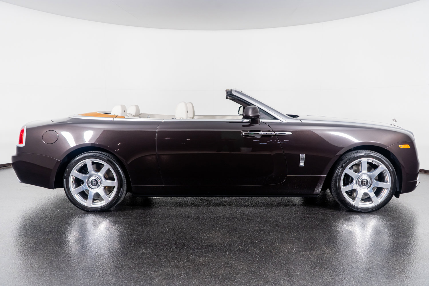 Used 2017 Rolls-Royce Dawn image 6