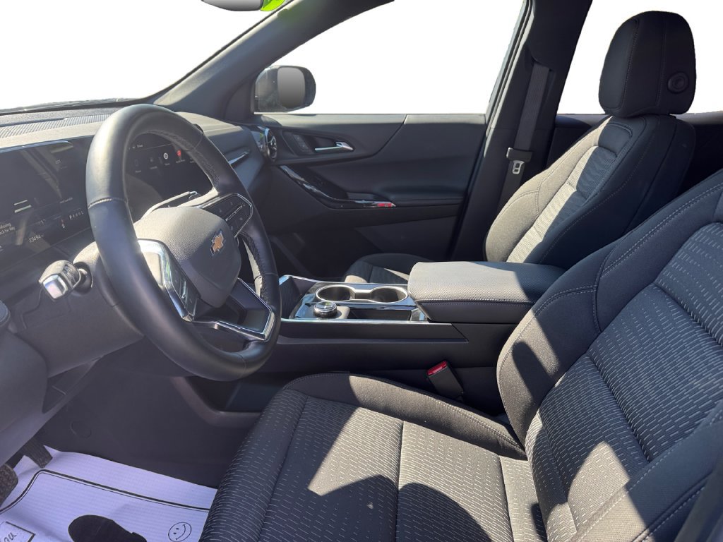 Used 2026 Chevrolet Equinox LT AWD/4WD image 9