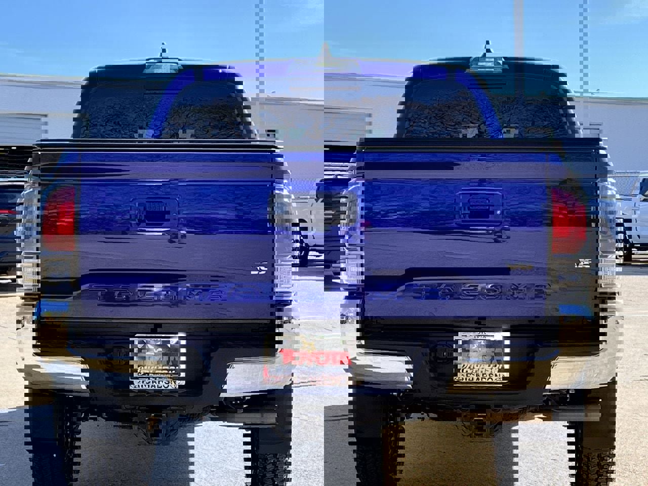 Used 2023 Toyota Tacoma TRD Off-Road image 5