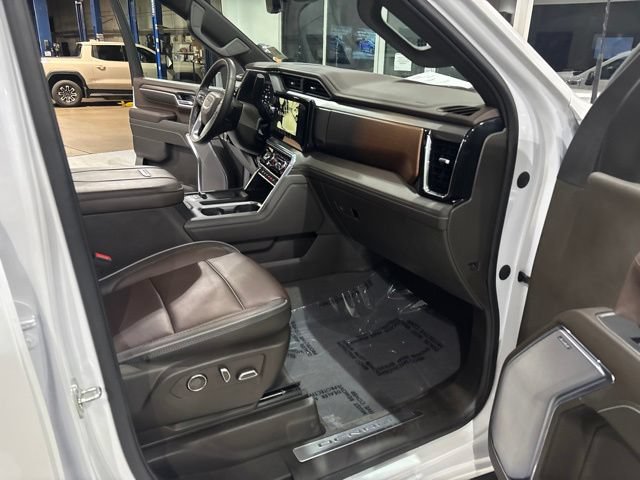 Used 2024 GMC Sierra 3500 Denali w/ Denali Reserve Package AWD/4WD image 37