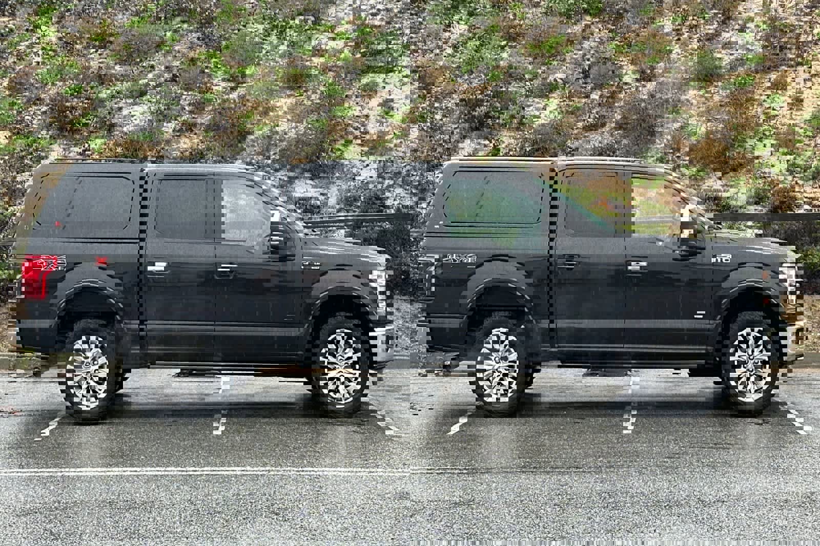 Used 2015 Ford F150 Lariat w/ Equipment Group 502A Luxury image 6