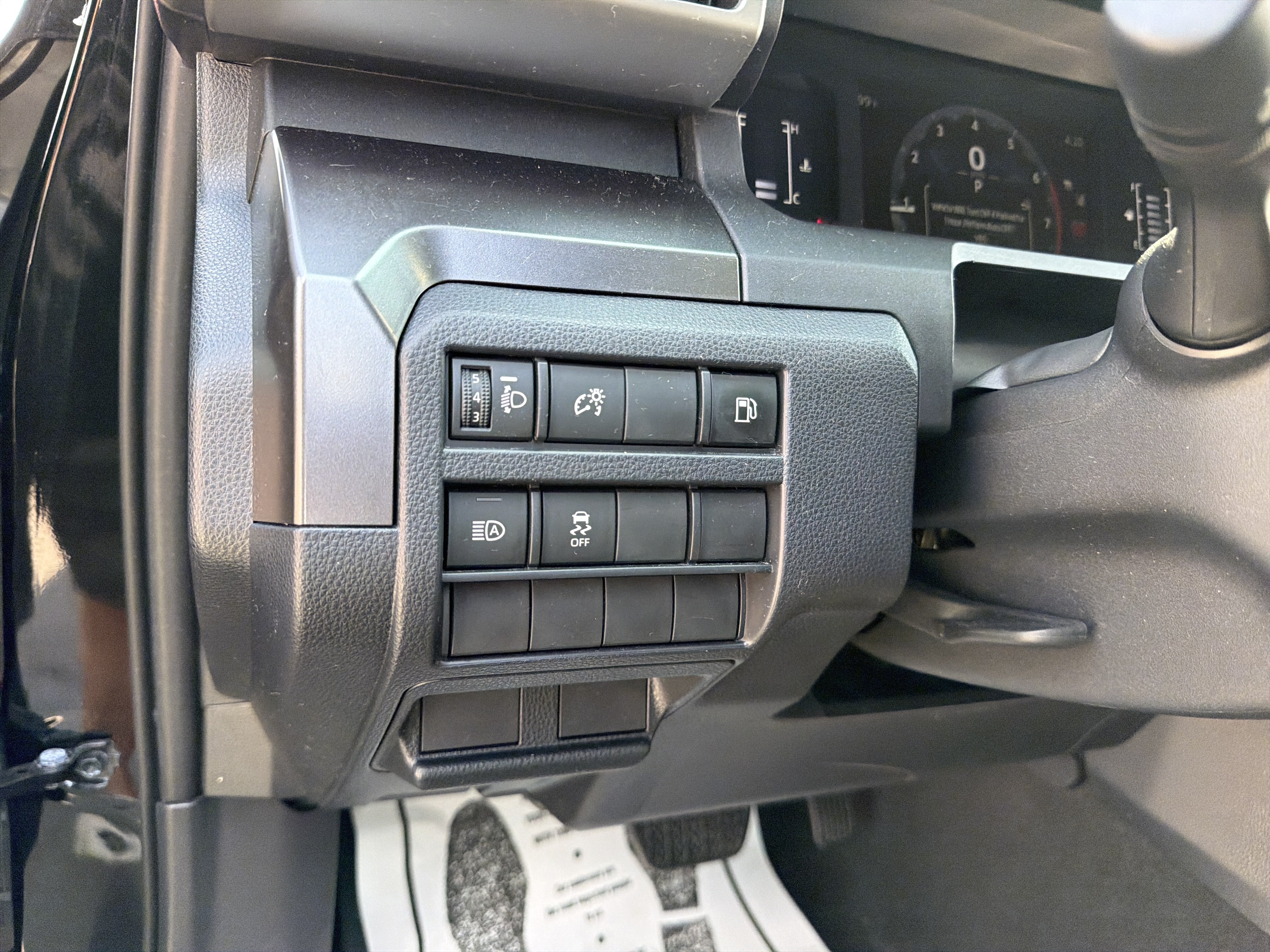Used 2025 Toyota 4Runner SR5 AWD/4WD image 17