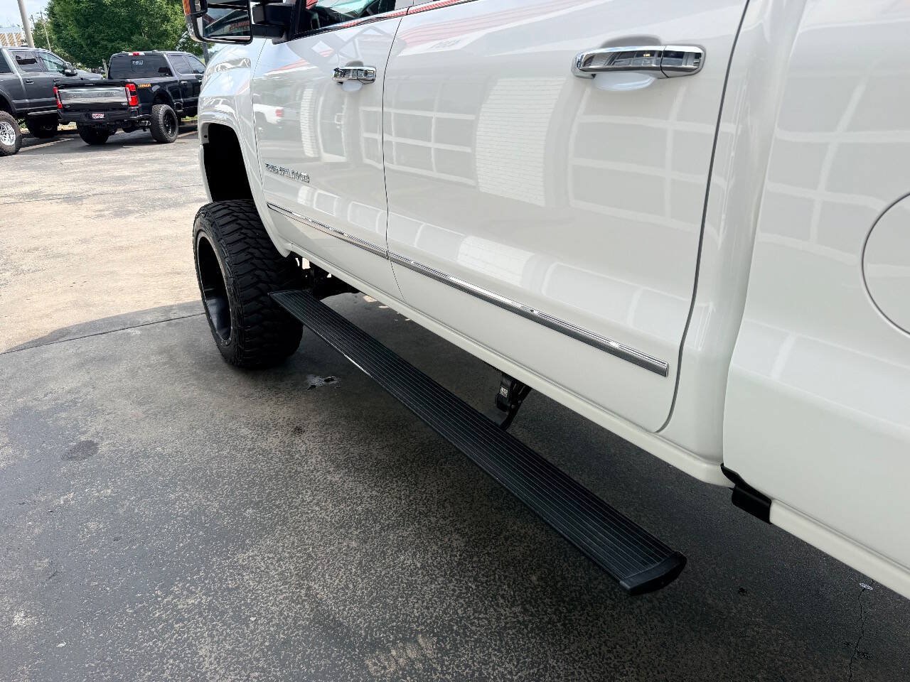 Used 2015 GMC Sierra 2500 Denali w/ Duramax Plus Package AWD/4WD image 17