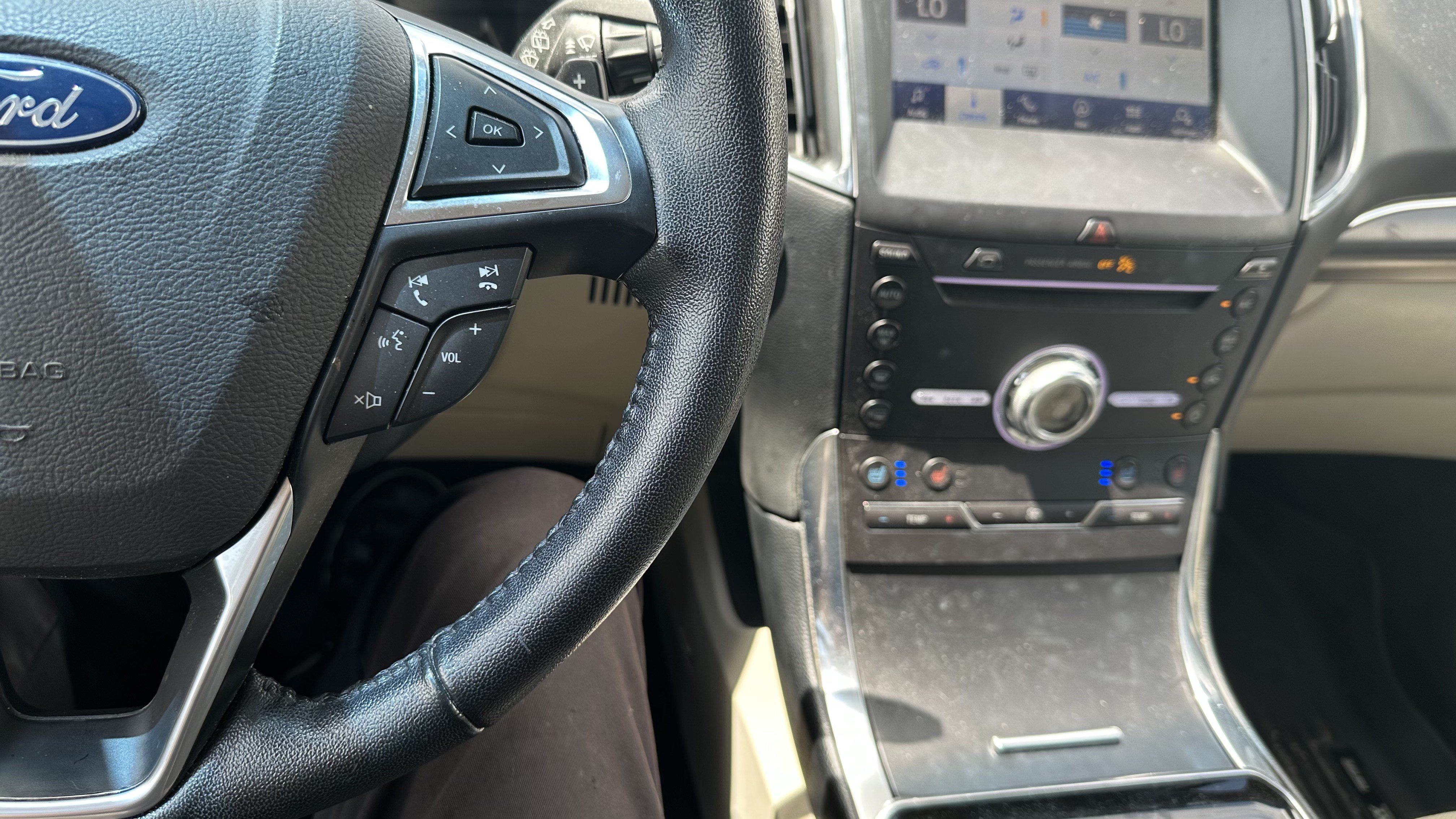 Used 2019 Ford Edge Titanium w/ Equipment Group 301A AWD/4WD image 22