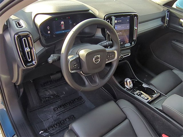 Used 2025 Volvo XC40 B5 Plus image 9