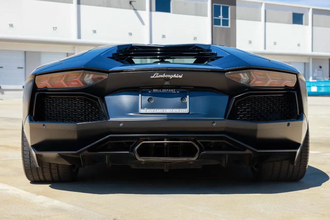 Used 2012 Lamborghini Aventador LP 700-4 image 8