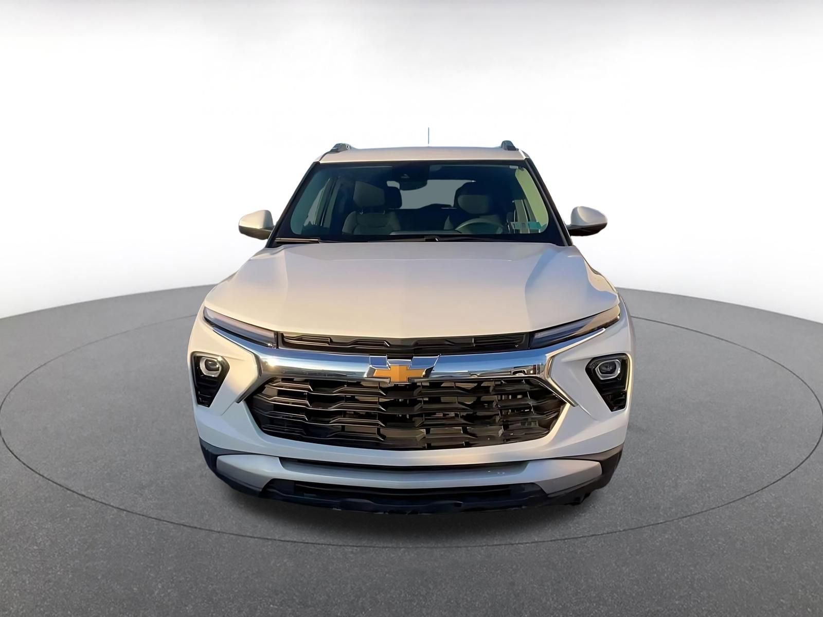 Used 2025 Chevrolet TrailBlazer LT FWD image 3