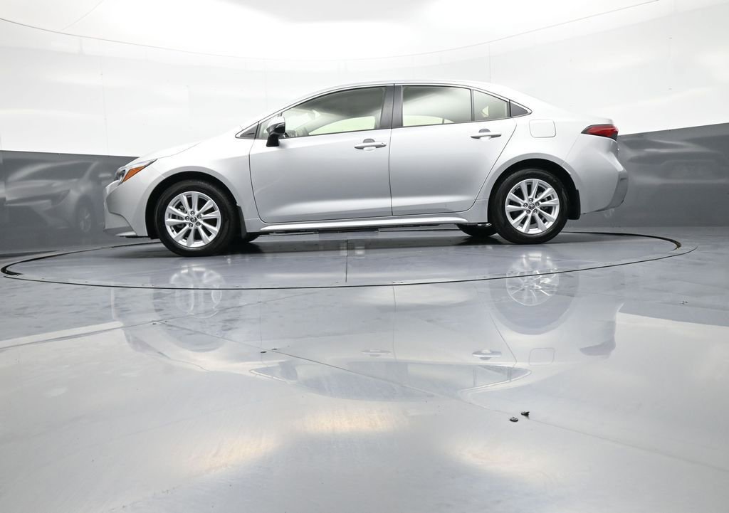 Certified 2025 Toyota Corolla XLE image 32