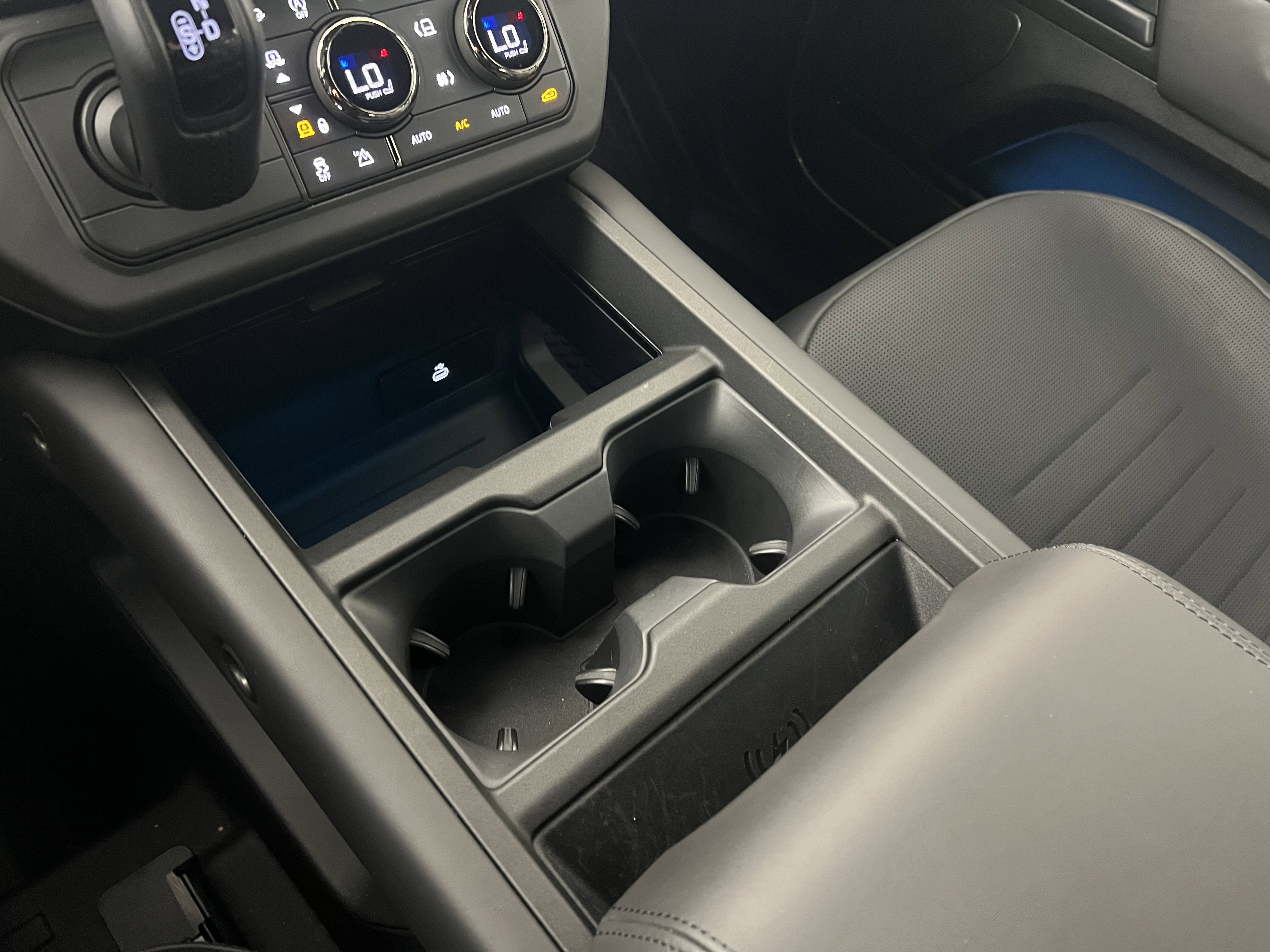 Used 2026 Land Rover Defender 110 OCTA image 32