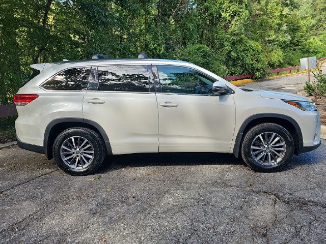 Used 2018 Toyota Highlander XLE AWD/4WD image 2