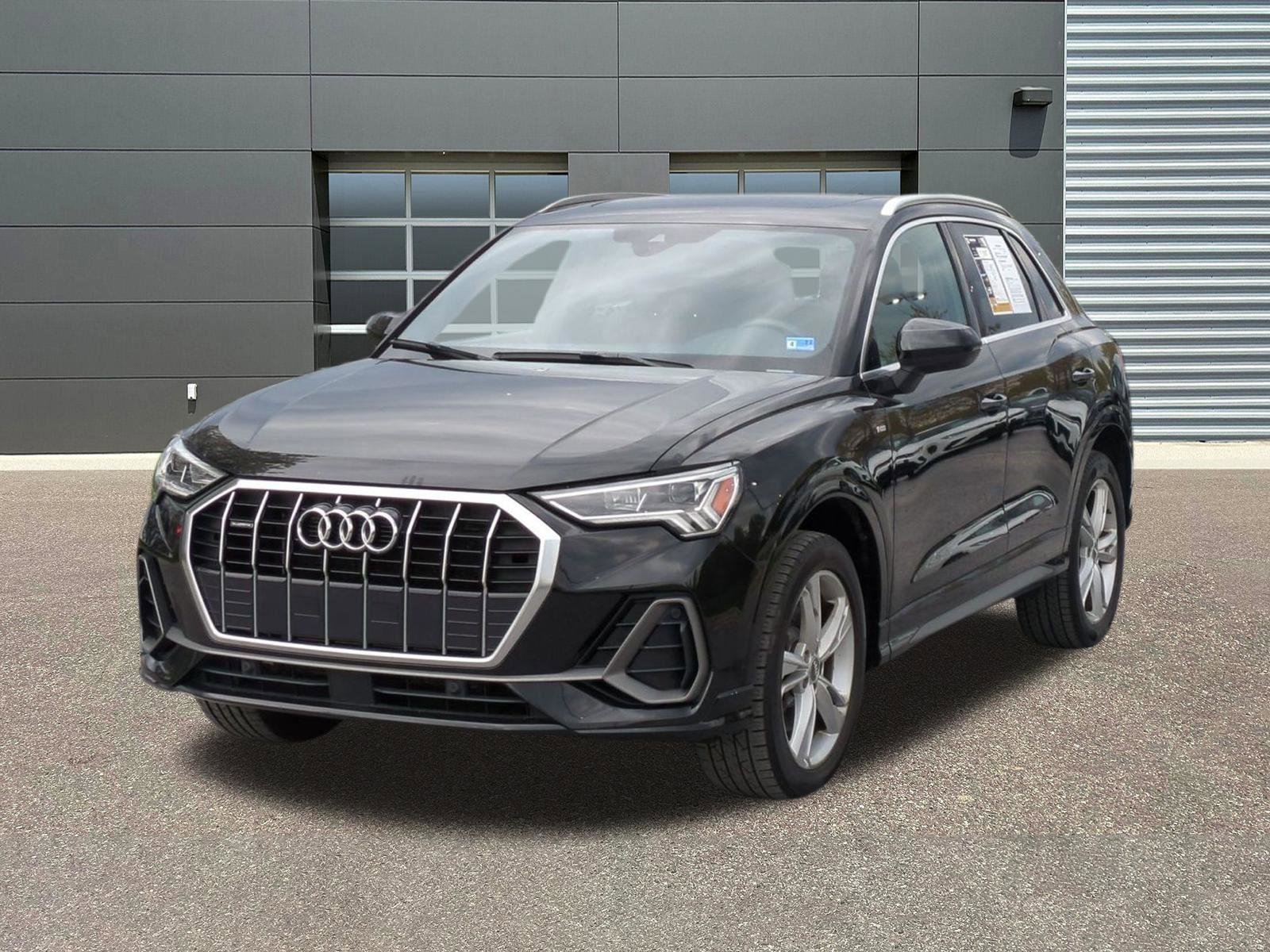 Used 2019 Audi Q3 2.0T Premium Plus w/ Premium Plus Package image 3