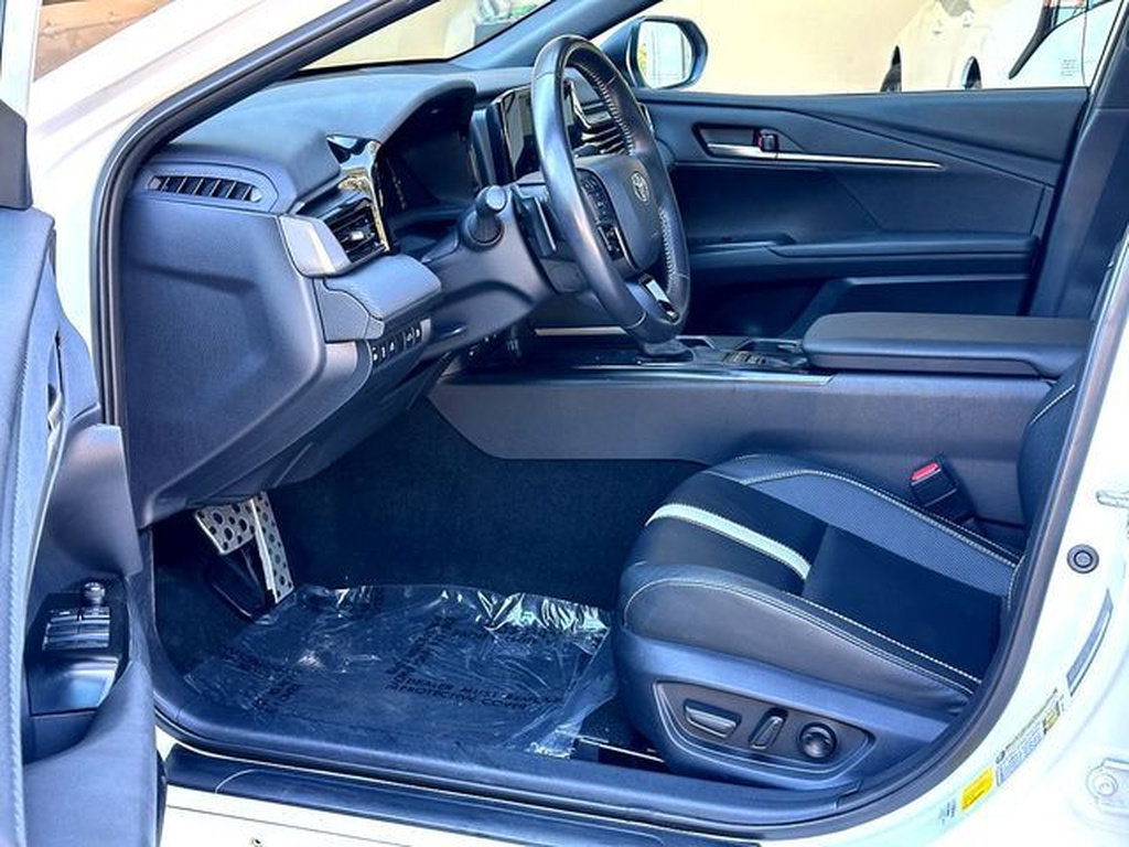 Used 2025 Toyota Camry SE FWD image 10