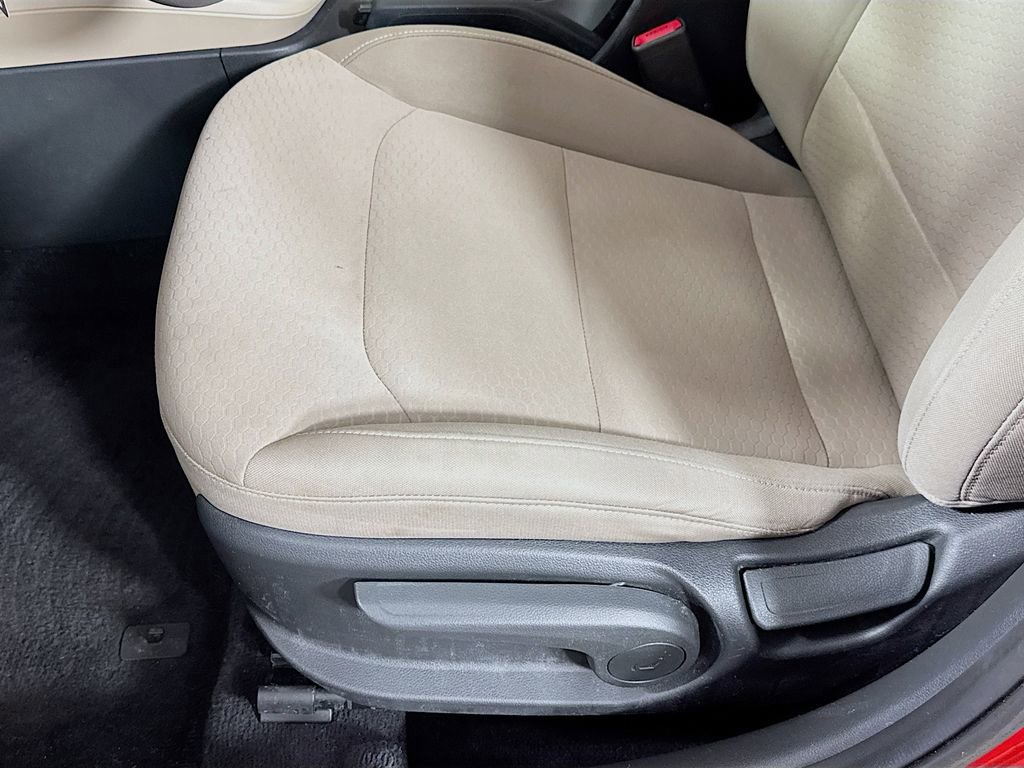 Used 2020 Hyundai Elantra SE w/ Winter Weather Package image 22