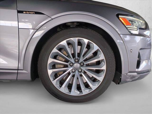Used 2019 Audi e-tron Prestige w/ Prestige Package AWD/4WD image 24