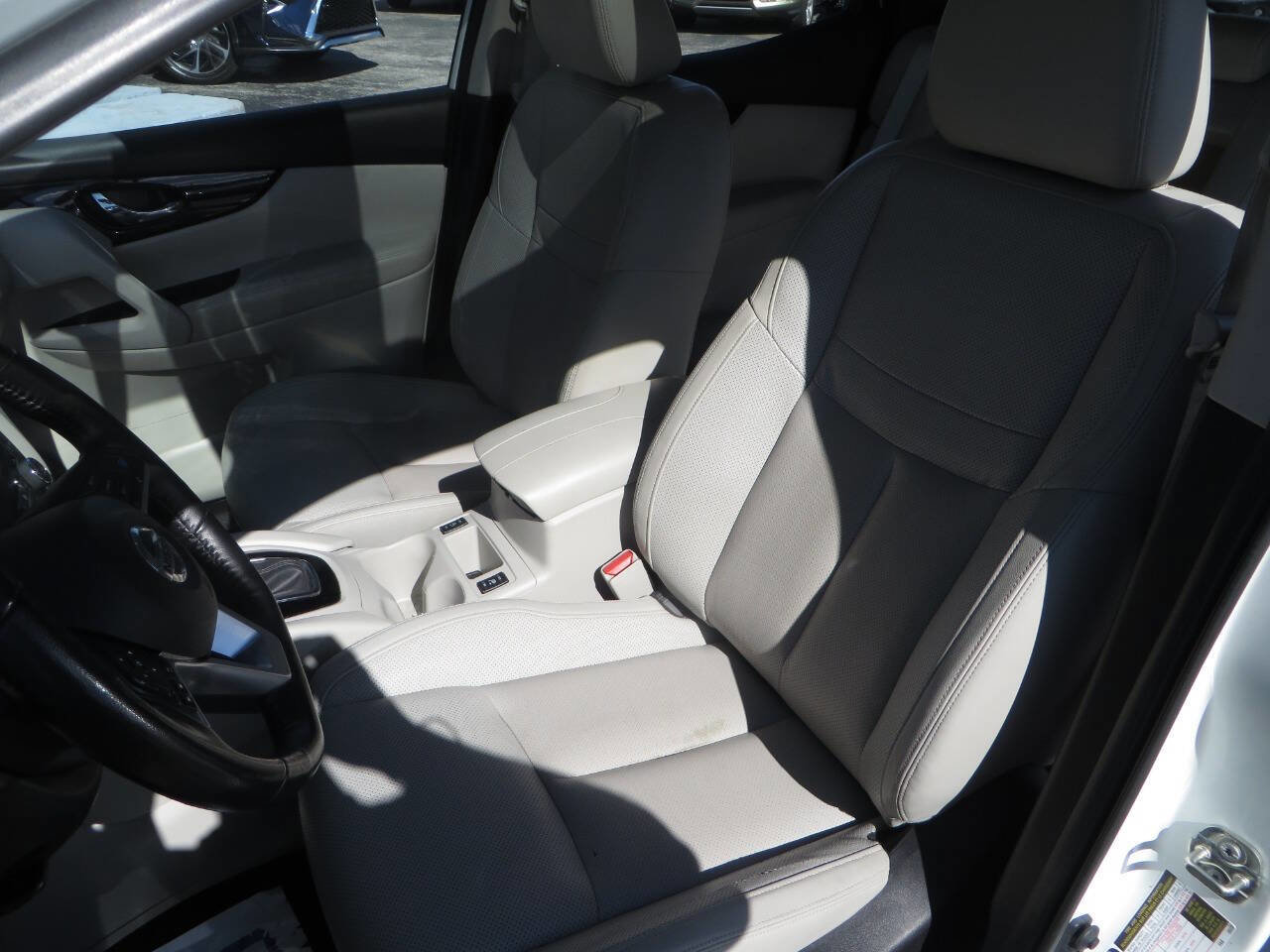 Used 2022 Nissan Rogue Sport SL w/ Premium Package image 10