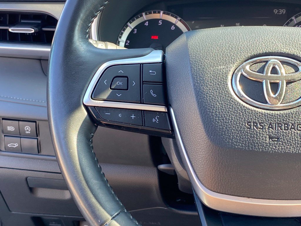 Used 2025 Toyota Highlander XLE AWD/4WD image 13