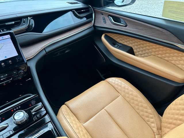 Certified 2025 Jeep Grand Cherokee L Summit w/ Advanced Protech Group IV AWD/4WD image 29