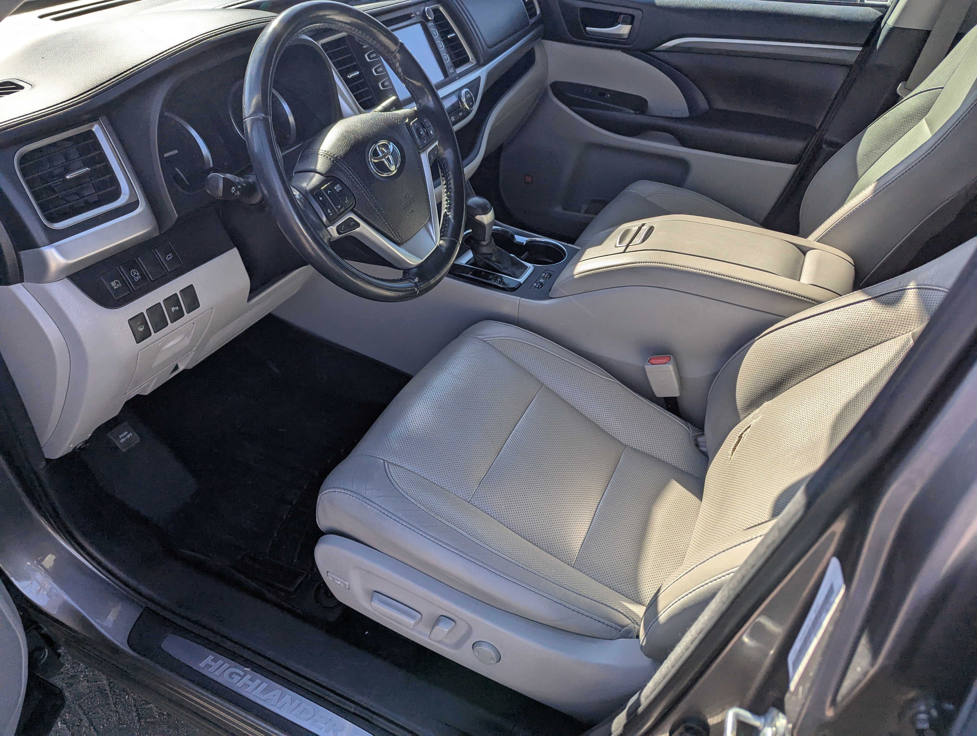 Used 2018 Toyota Highlander Limited image 8