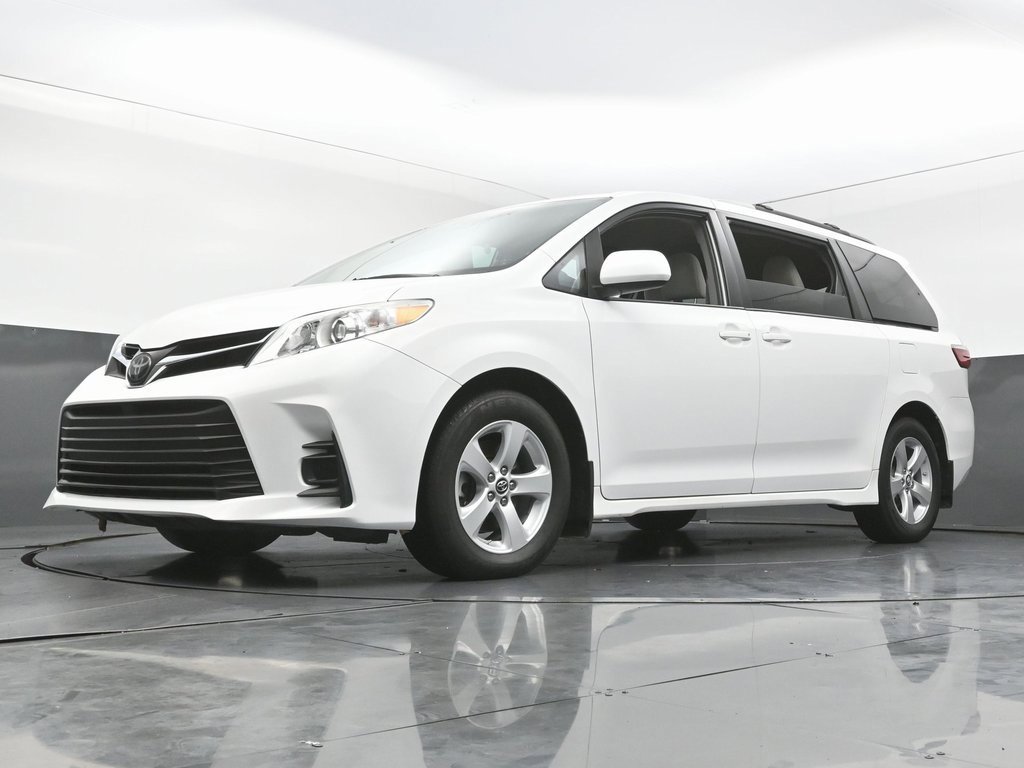 Used 2019 Toyota Sienna LE image 55