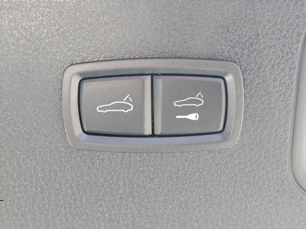 Certified 2025 Porsche Macan image 18