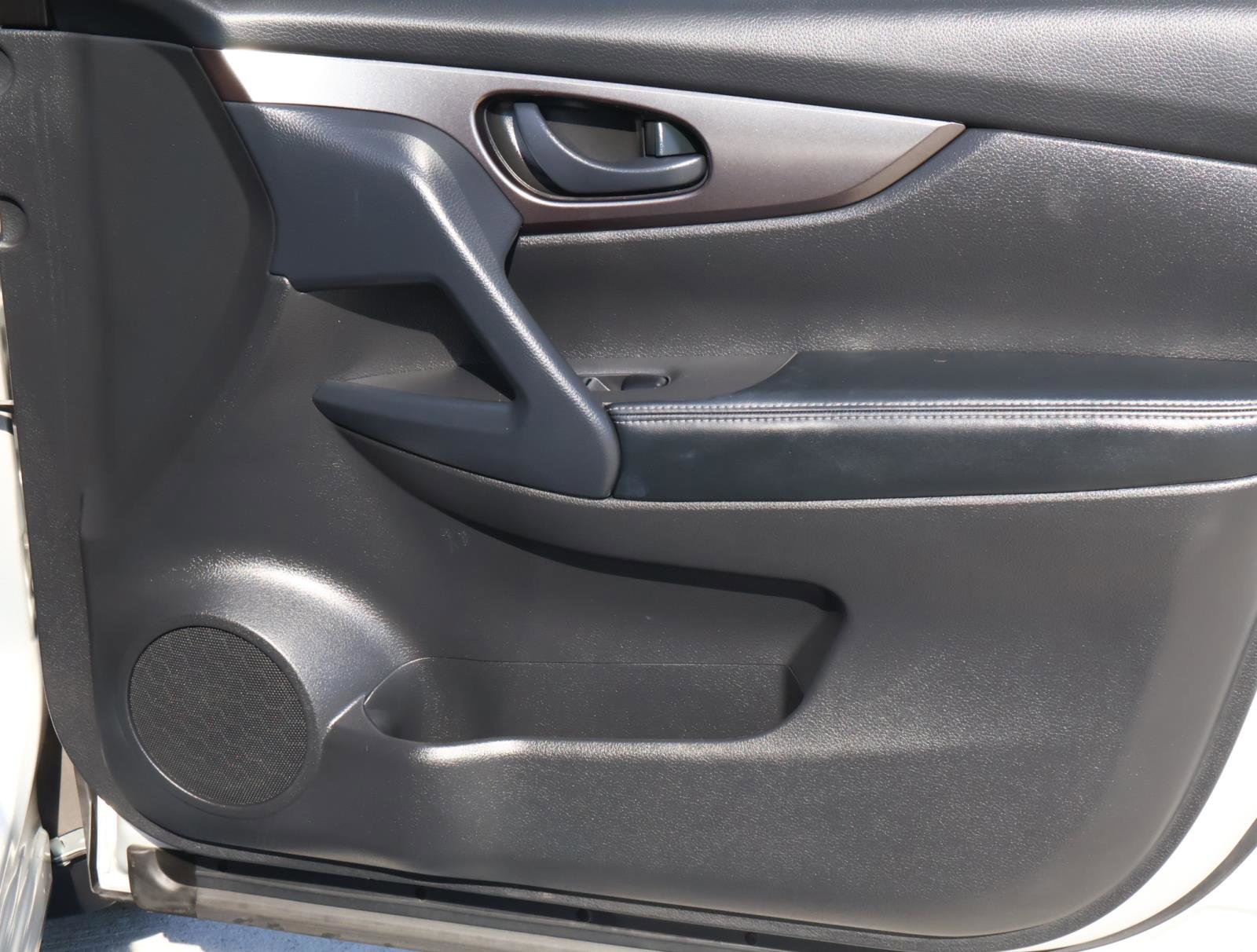 Used 2021 Nissan Rogue Sport S image 15