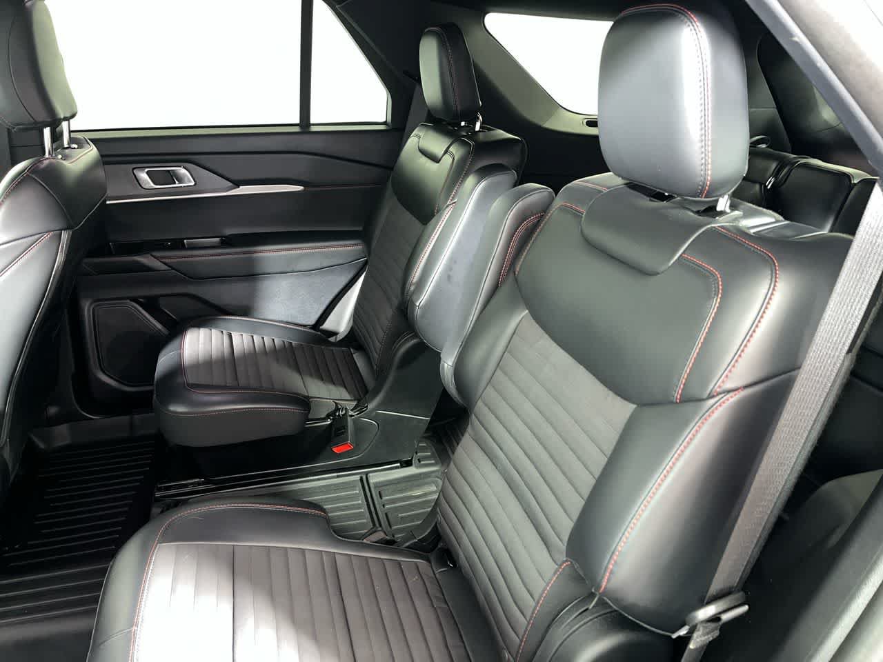 Used 2025 Ford Explorer ST-Line AWD/4WD image 28