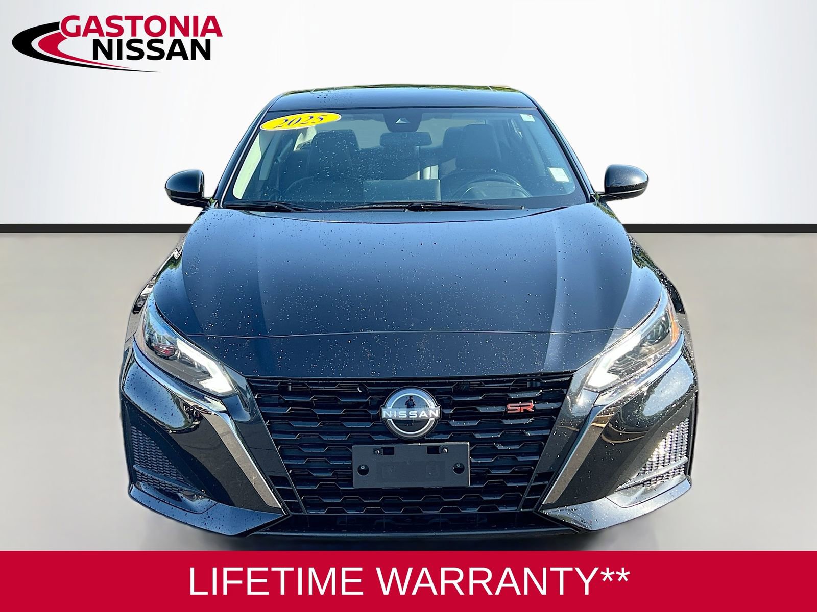 Used 2024 Nissan Altima 2.5 SR w/ SR Premium Package FWD image 2