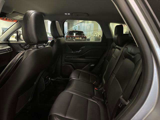 Used 2022 Lincoln Corsair AWD w/ Equipment Group 101A image 9