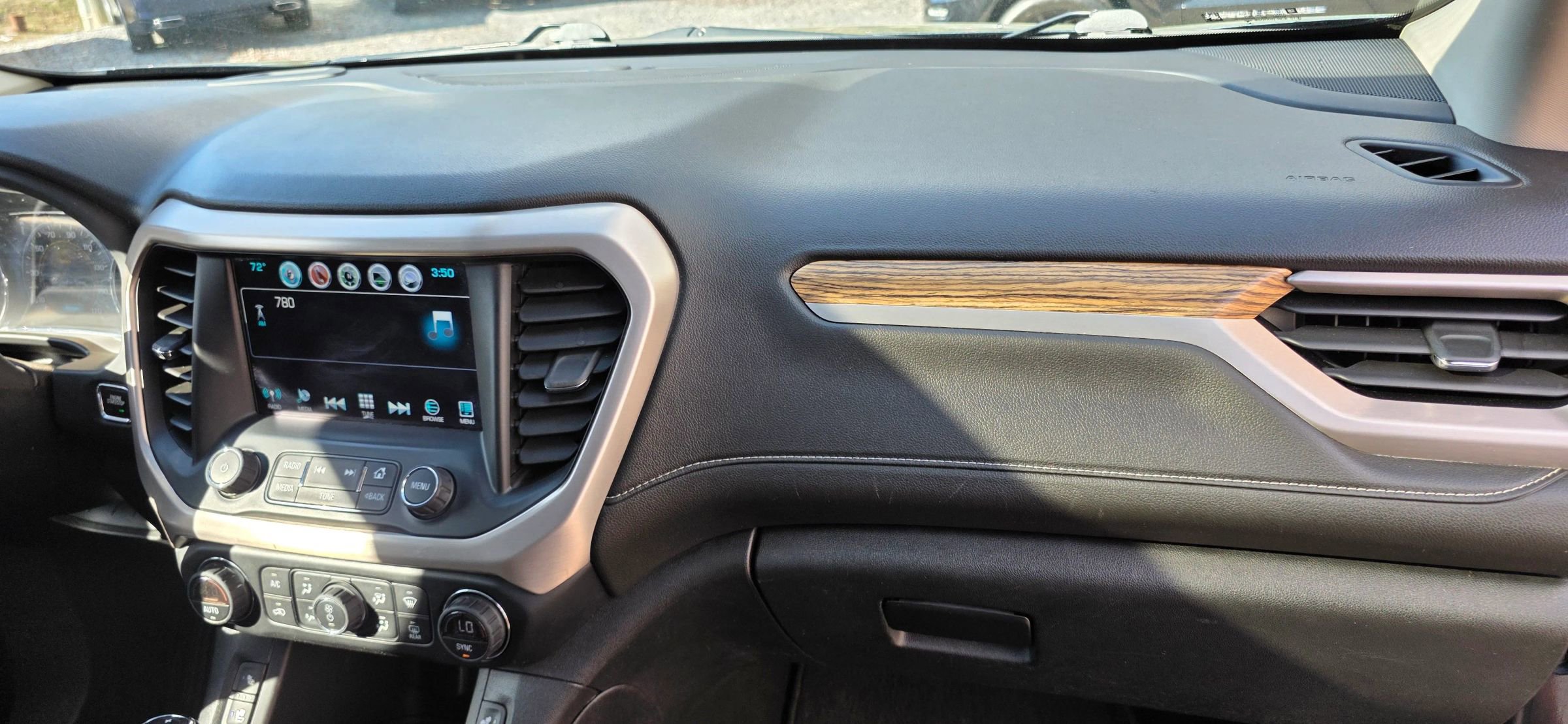 Used 2019 GMC Acadia Denali image 13