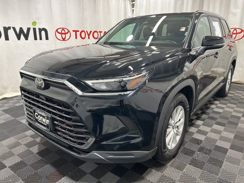 Used 2025 Toyota Grand Highlander AWD image 3