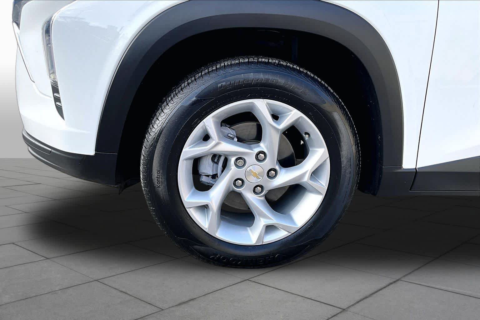 Used 2024 Chevrolet Trax LS w/ LS Convenience Package FWD image 14