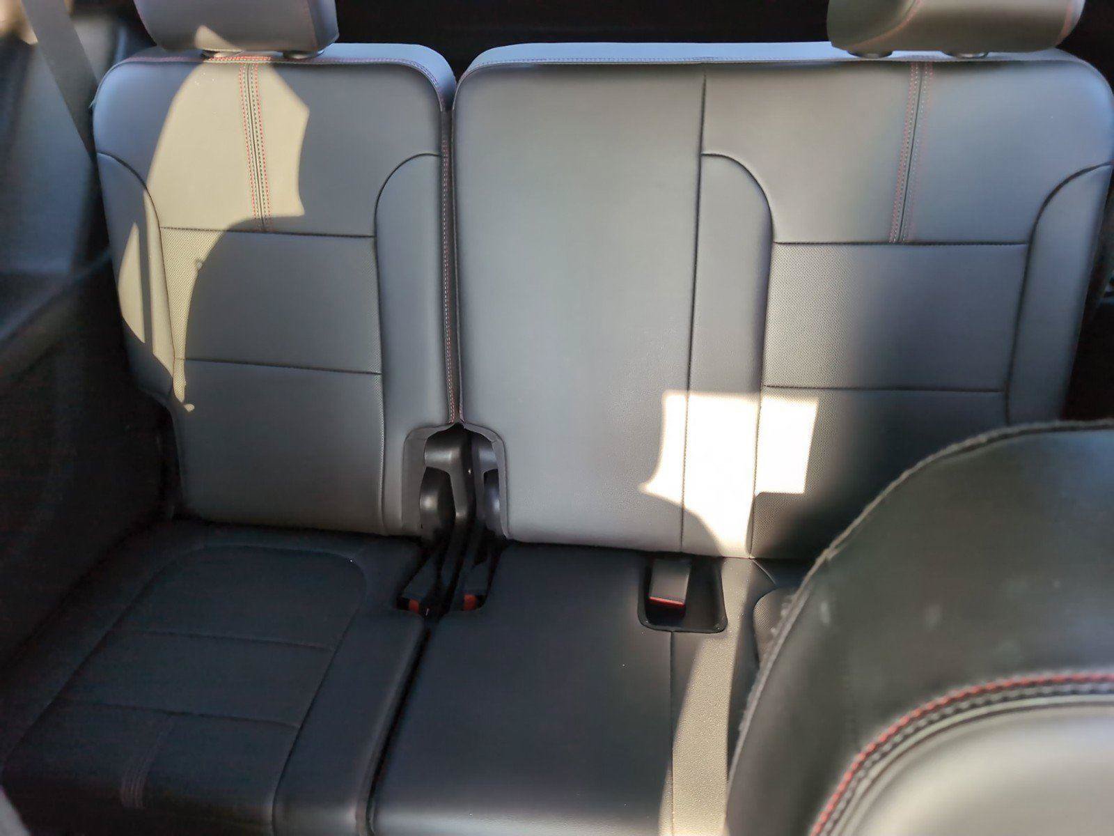 Used 2023 Chevrolet Traverse RS FWD image 31
