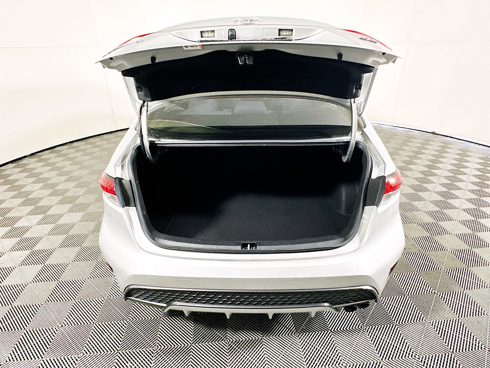 Used 2022 Toyota Corolla SE FWD image 30