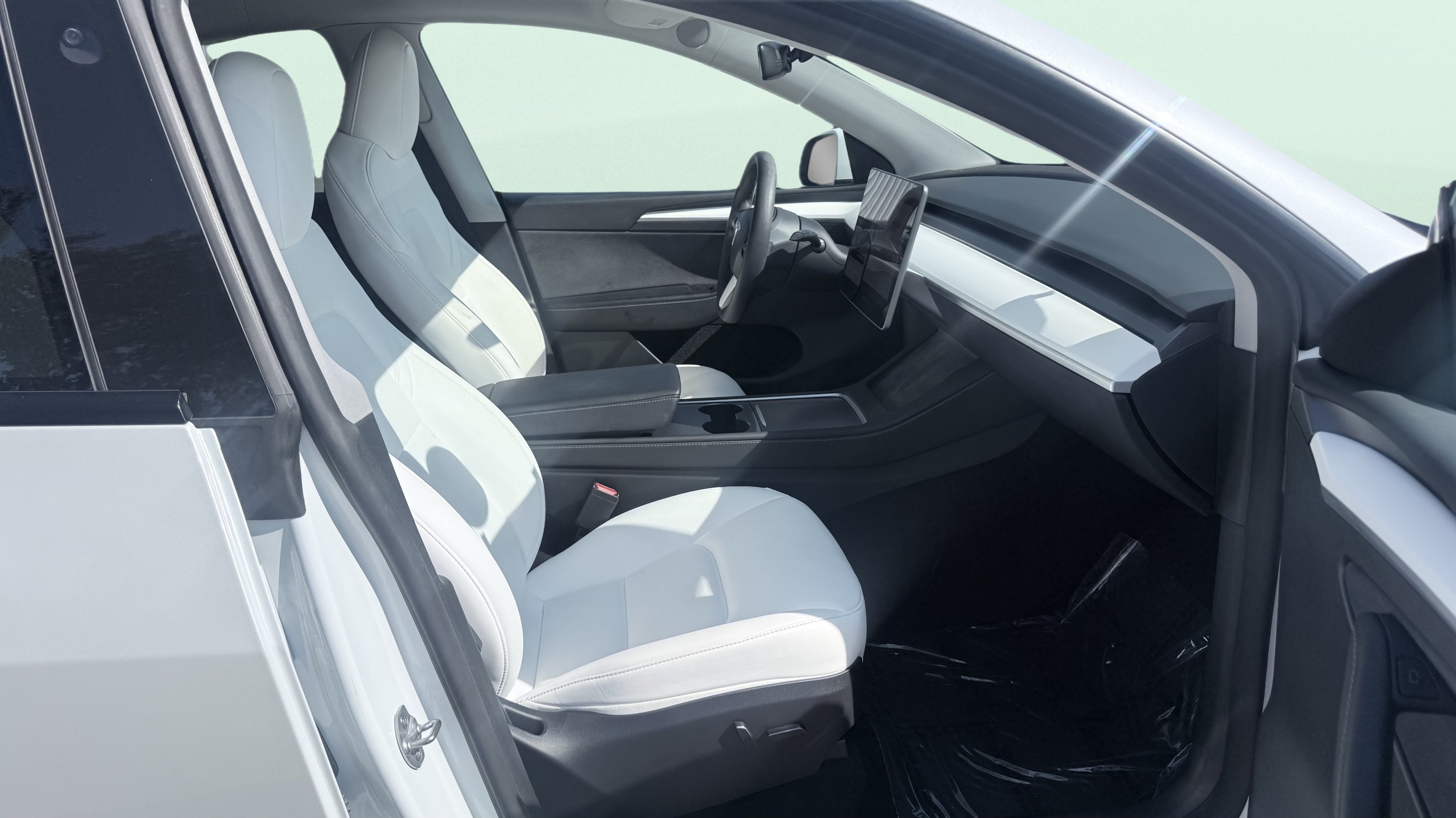 Used 2023 Tesla Model Y Long Range AWD/4WD image 38